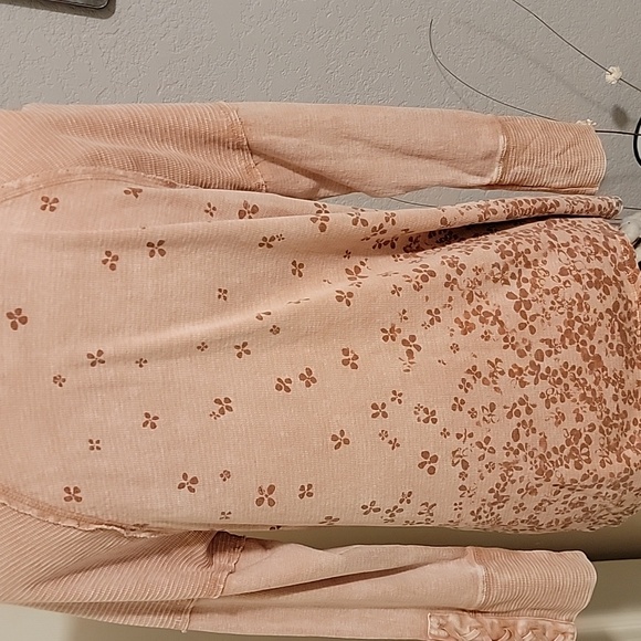 Democracy Blush Floral Blouse - Picture 3 of 5